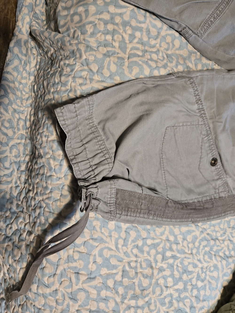 Bauer Gray Cargo Capris with Utility Details - Picture 3 of 7